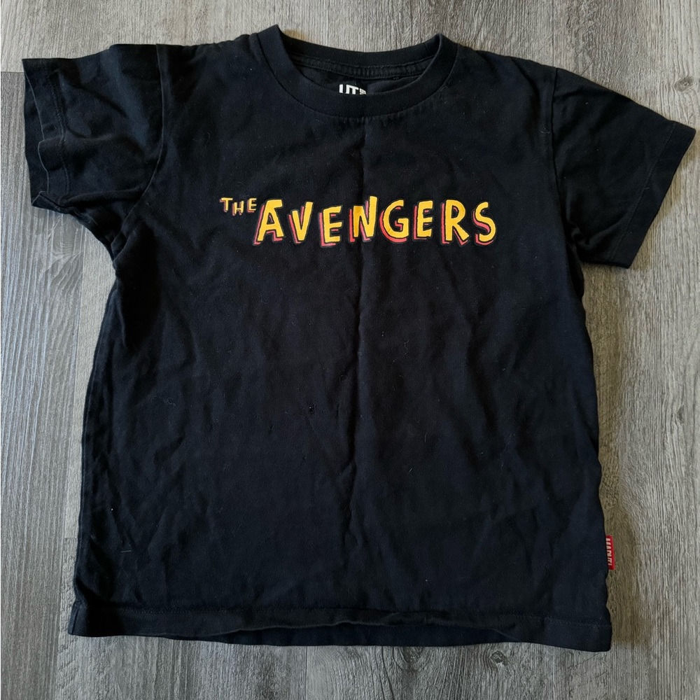 Uniqlo marvel t shirt